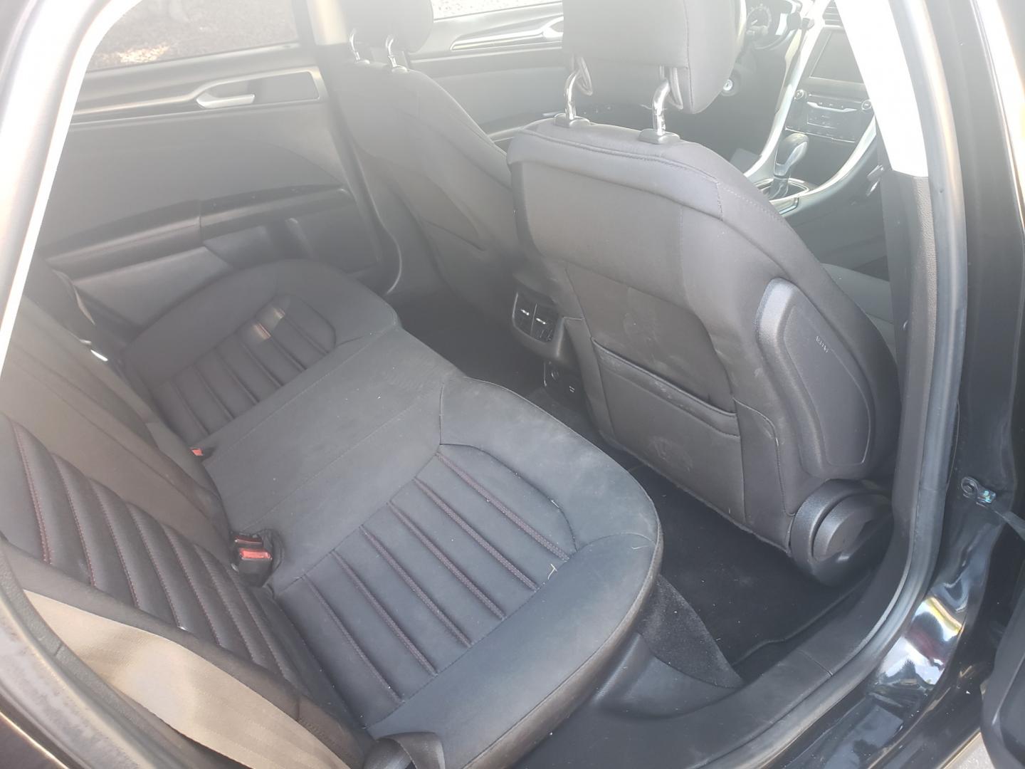 2014 /gray and black Ford Fusion Hybrid SE (3FA6P0LU3ER) with an 2.0L L4 DOHC 16V engine, 6-Speed Automatic Overdrive transmission, located at 323 E Dunlap Ave., Phoenix, AZ, 85020, (602) 331-9000, 33.567677, -112.069000 - 2014 Ford Fusion SE Hybrid......EXCELLENT condition,....ONLY 110K MILES!!!..... A Real Must See!!.... No accidents, Power everything, Touch screen Stereo/cd player, Phone sync, Bluetooth, Satellite compatible, Backup camera, Navigation, Ice cold ac, Clean Gray and Black interior with Black cloth sea - Photo#15